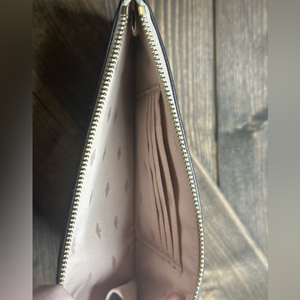 Kate Spade Gold Metallic wristlet 
Pre-loved -good condition - Picture 3 of 5